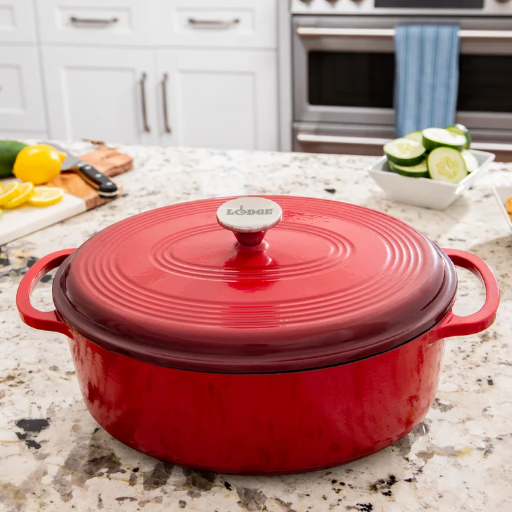 What are the Differences Between a Stock Pot and a Dutch Oven?